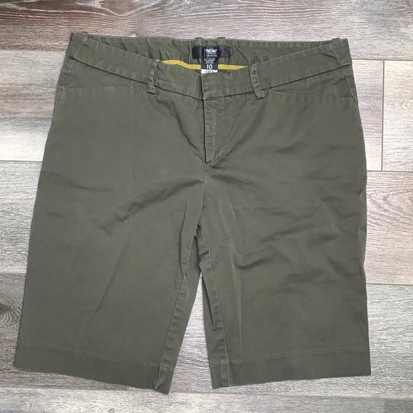 Army Green Long Women’s shorts - Picture 6 of 6